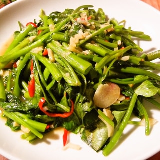 タイの人気炒め物パップンファイデーン空芯菜の炒め物